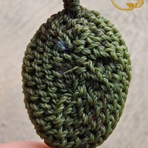 Alternative view of เบี้ยแก้ถักเชือก เสาร์๕ ปี 2536 หลวงพ่อเปิ่น วัดบางพระ จังหวัดนครปฐม