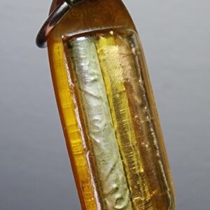 Alternative view of ตะกรุดสาริกา เนื้อสามกษัตริย์ พระครูสุวรรณประภาต (หลวงพ่อทอง) วัดบ้านโนนยาง จังหวัดอุดรธานี