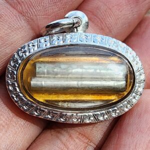 ตะกรุด(สาริกา) เนื้อเงิน พระครูสุวรรณประภาต (หลวงพ่อทอง) วัดบ้านโนนยาง จังหวัดอุดรธานี