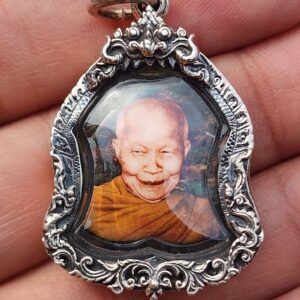 ล็อคเก็ตใบโพธิ์ ปี 2544 หลวงตามหาบัว ญาณสัมปันโน วัดป่าบ้านตาด จังหวัดอุดรธานี