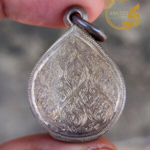 Alternative view of ล็อคเก็ตหลวงพ่อพุธ ฐานิโย (ฉากฟ้า) วัดป่าสาลวัน จังหวัดนครราชสีมา