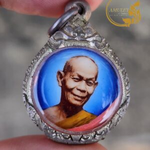 ล็อคเก็ตหลวงพ่อพุธ ฐานิโย (ฉากฟ้า) วัดป่าสาลวัน จังหวัดนครราชสีมา