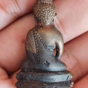 Alternative view of พระกริ่งส่องดาว ปี 2552 หลวงปู่ก้าน จิตตธัมโม วัดถ้ำเป็ด อ.ส่องดาว จ.สกลนคร