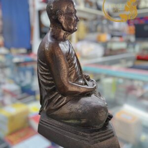 Alternative view of พระบูชาหลวงปู่ชอบ ฐานสโม ปี 2536 วัดป่าสัมมานุสรณ์ จังหวัดเลย