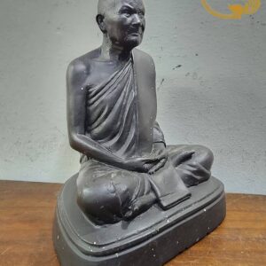 Alternative view of พระบูชาขนาด 5 นิ้ว ปี 2537 หลวงปู่ชอบ ฐานสโม วัดป่าสัมมานุสรณ์ จังหวัดเลย