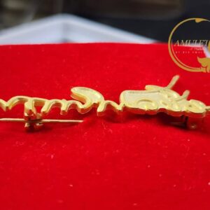 Alternative view of เข็มกลัดลายเซ็นทอง หลวงพ่อเจริญ ฐานยุตโต วัดโนนสว่าง จังหวัดอุดรธานี