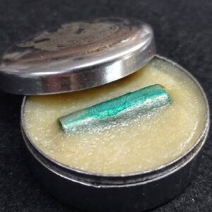 ขี้ผึ้ง "สาริกาป้อนเหยื่อไตรมาส 63" หลวงพ่อเจ้าคุณเจริญ ฐานยุตโต วัดโนนสว่าง จังหวัดอุดรธานี