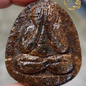 พระปิดตาจัมโบ้ หลังรูปเหมือน ปี 2546 หลวงพ่อเจริญ ฐานยุตโต วัดโนนสว่าง จังหวัดอุดรธานี