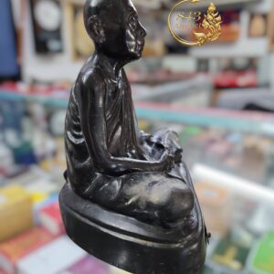 Alternative view of พระบูชารุ่นแรก ขนาดหน้าตัก 5 นิ้ว หลวงปู่ดีเนาะ วัดมัชฌิมาวาส จังหวัดอุดรธานี