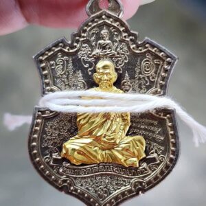 Alternative view of เหรียญ 69 พระคาถา ชุดกรรมการใหญ่ หน้ากากทองคำ หลวงพ่อเจริญ วัดโนนสว่าง อุดรธานี