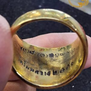 Alternative view of แหวนพระครูพิพัฒน์วิทยาคม (จฐ.) หลวงพ่อเจริญ ฐานยุตโต วัดโนนสว่าง อุดรธานี