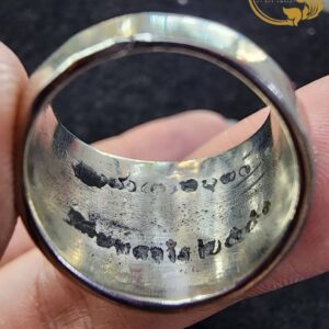 Alternative view of แหวนพระครูพิพัฒน์วิทยาคม (จฐ.) หลวงพ่อเจริญ ฐานยุตโต วัดโนนสว่าง อุดรธานี