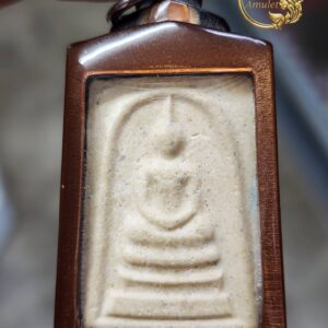 พระสมเด็จหลังรูปเหมือน หลวงปู่ทองมา ถาวโร วัดสว่างทาสี อำเภอเสลภูมิ จังหวัดร้อยเอ็ด