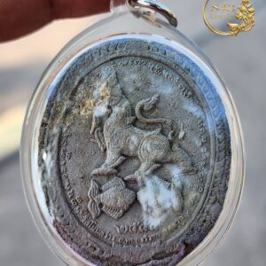 Alternative view of พระผงสาริกาลิ้นทอง รุ่นแรก ปี 2554 หลวงพ่อเจริญ ฐานยุตโต วัดโนนสว่าง จังหวัดอุดรธานี